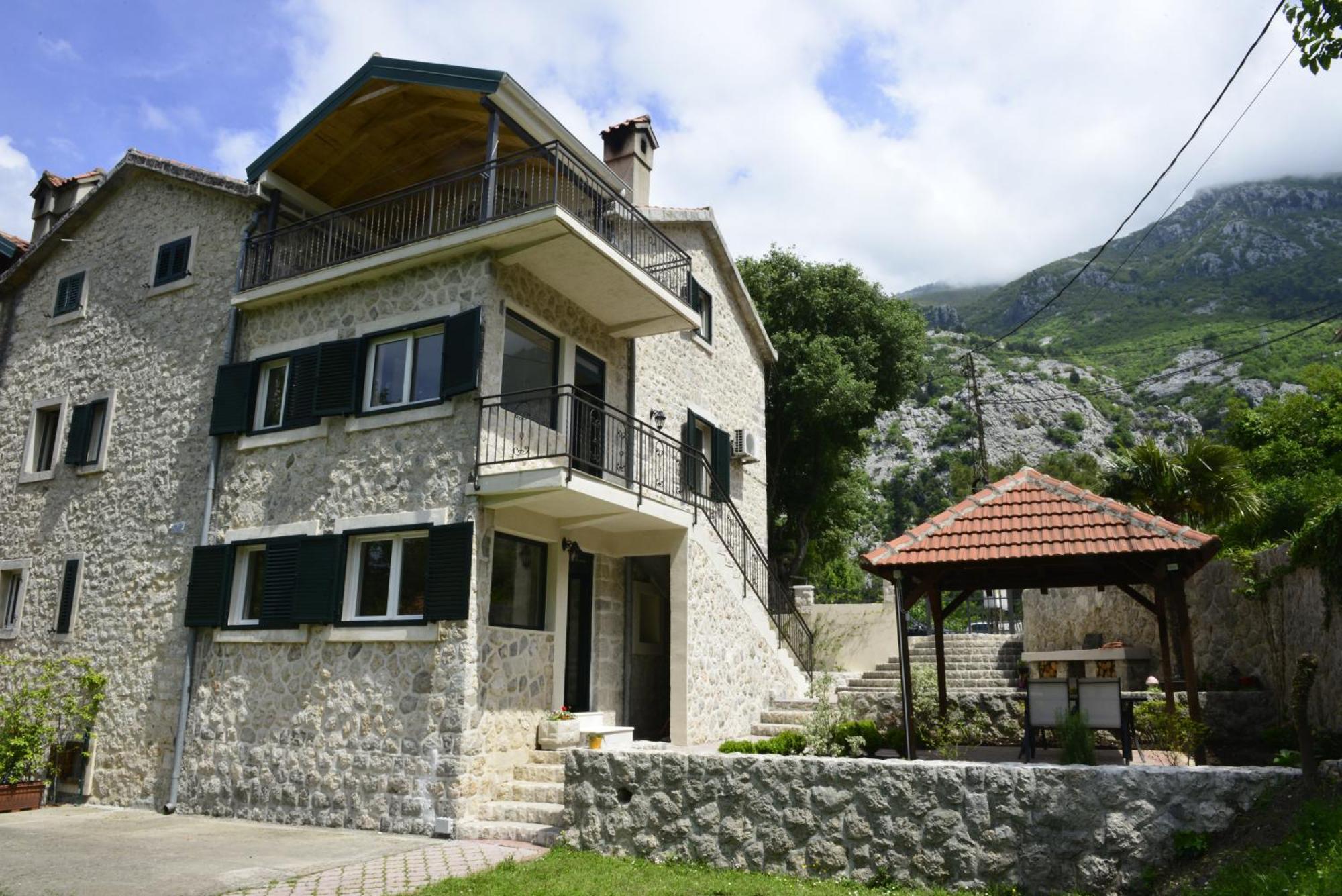 Villa Andrea Apartments With Parking Kotor Exterior photo