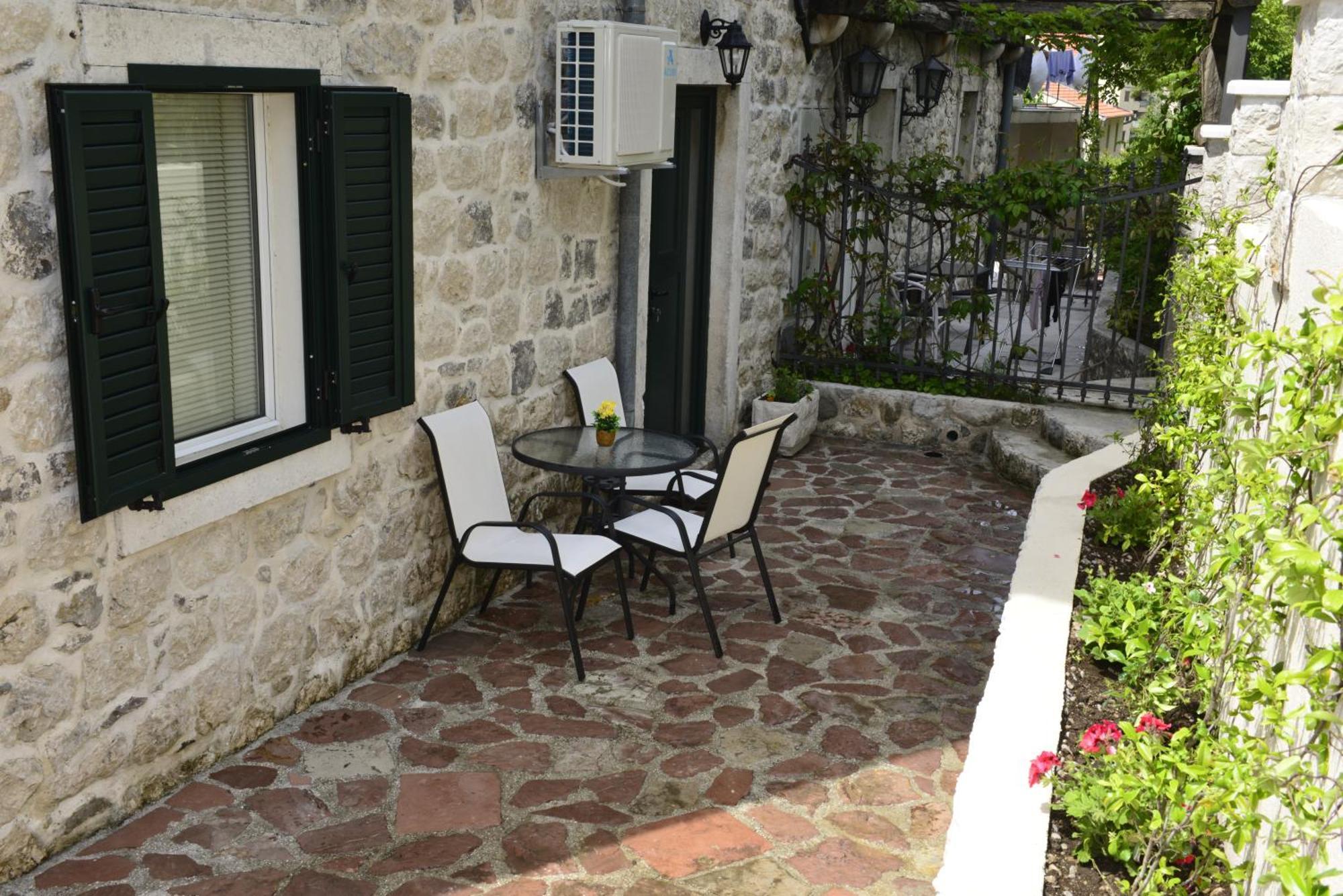 Villa Andrea Apartments With Parking Kotor Room photo