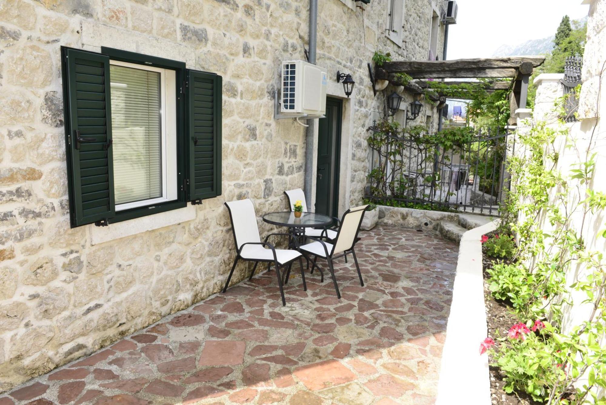 Villa Andrea Apartments With Parking Kotor Room photo