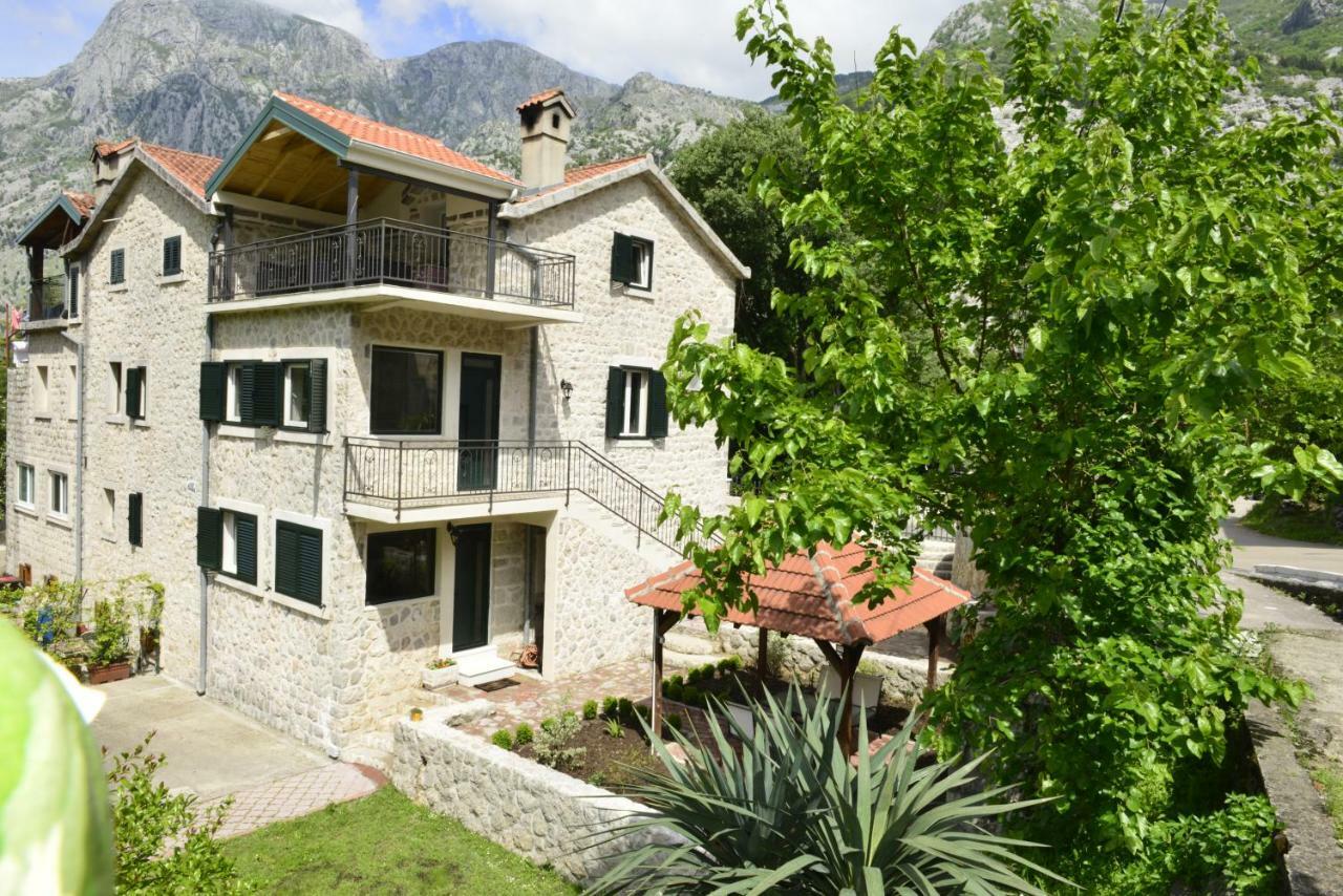 Villa Andrea Apartments With Parking Kotor Exterior photo